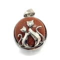Ronde goudsteen hanger met zilveren katten-silhouet en driehoekige sluiting - 23x27mm / Goudzandsteen