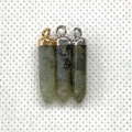 Facettierte Labradorit-Anhänger in Projektilform mit Gold- und Silbermetallkappen - Blitzstein (Labradorit)