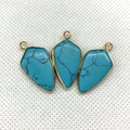 Tres colgantes de turquesa con borde dorado para la creación de joyas artesanales - Turquesa Azul