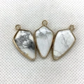 Drie witte turkoois hangers in kogelvorm met goud plating voor DIY sieraden - Howliet
