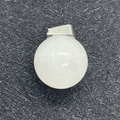 Pendentif boule en cristal blanc naturel 14mm poli avec attache en métal argenté - 14mm / Jade Blanc