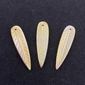 Drie gele parelmoer veerhangers met natuurlijke glans voor DIY-sieraden en kettingen - Gele Schelp