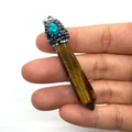 Pendentif cristal Œil de Tigre hexagonal avec monture argentée et insert turquoise - Oeil de Tigre (10x59mm)