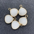 Pendentifs en pierre naturelle d'opale en forme de goutte avec cadre en métal doré - 14x18mm / Jade Blanc