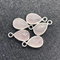Vijf rozenkwarts druppelhangers met verzilverde zetting voor het maken van DIY-sieraden - Rozenkwarts