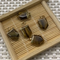 Tijgeroog steen hangers met gouden metalen oog voor doe-het-zelf kettingen - Tijgeroog