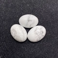 Drie ovale witte Howlite steen cabochons met grijze marmeren aders voor DIY sieraden - 10x14mm / Howliet