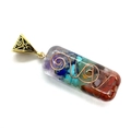 Pendentif rectangulaire en résine avec sept pierres de chakra et spirale dorée - Style Spirale en Cuivre (N° 2) / 17x47mm (11mm d'épaisseur)