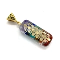 Pendentif rectangle 7 chakras en résine et pierres naturelles avec Fleur de Vie dorée - Style Énergie Fleur de Vie (N° 4) / 17x47mm (11mm d'épaisseur)