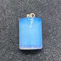 Durchscheinender blauer Opal-Anhänger in Rechteckform mit silberner Metallöse für Schmuck - 15x25mm / Opal