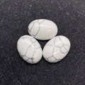 Gepolijste witte howliet steen ovale cabochons met natuurlijke zwarte marmeraderen - 8X10mm / Howliet