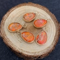 Pendentif goutte en pierre impériale orange naturelle avec bordure dorée pour bijoux DIY - 12x20mm / Rouge Orangé
