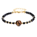 Detail van de 4mm gefacetteerde stenen armband met tijgeroog en verstelbare gouden sluiting - Gele Tijgeroog