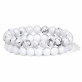 Dettaglio di bracciali in pietre naturali da 8mm con venature grigie e perle bianche pure - Turchese Bianco + Bianco Porcellana