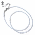Collar minimalista de cuentas de piedra natural blanca con cierre de corazón plateado - Color Opalita