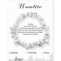 Détail d'un bracelet en howlite blanche avec texture marbrée grise naturelle sur carte - Turquoise Blanche (FK2355-19cm)