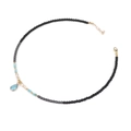 Detail van 4mm zwarte hematiet kralenketting met lichtblauwe druppelhanger en gouden sluiting - 19cm / Lichtblauwe Steen Hanger (FN0882)