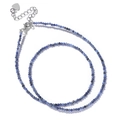 Collar artesanal con pequeñas cuentas facetadas de piedra natural azul y cierre plateado - Sodalita azul