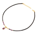 Kralenketting met 4mm zwarte stenen, paarse druppel hanger en gouden metalen sluiting - 19cm / Paarse Steen Hanger (FN0771)