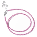 Collar de cuentas de piedra natural rosa con colgante de corazón plateado y cierre - Color Turmalina Rosa