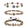 Dreiteiliges Set aus Amethyst und Natursteinperlen-Armbändern mit Kordelzug und Metallelementen - Dreiteiliges Set / Blumengrün