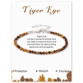 Detailansicht eines 3mm Tigerauge Perlenarmbands mit silbernem Karabiner auf Geschenkkarte - 19cm / Tigerauge