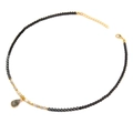 4mm zwarte hematiet kralenketting met een labradoriet druppelhanger en gouden sluiting - 19cm / Grijze Steen Hanger (FN0768)