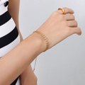 Bracelet doré à maillons géométriques en T au poignet avec bague minimaliste - Bracelet au Design Géométrique à Maillons en H (E296) / Or