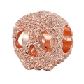 Detail einer roségoldenen Hohlperle mit Lavatextur für DIY-Schmuckherstellung - Roségold
