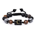 Bracciale intrecciato occhio di tigre con perle nere e lettera C dorata su blocco - 19cm / Lettera C