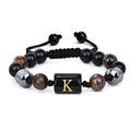 Bracelet en perles œil de tigre avec breloque lettre K et cordon noir ajustable - 19cm / Lettre K