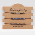 Set di tre braccialetti intrecciati con perline blu, marroni e multicolore su cartoncino - Stile Tonalità di Pietra Mista Blu e Marrone (FD9943)