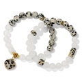 Zweilagiges Perlenarmband-Set mit weißen Steinen und Dalmatiner-Jaspis-Anhängern - Dalmatinerjaspis