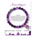 Handgefertigtes Amethyst-Perlenarmband mit Natursteinanhänger auf Displaykarte - Amethyst und Gun Black Lavastein / 19cm