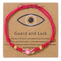 Rosa Evil Eye Armband mit Goldperlen auf einer braunen Markendisplaykarte - Rot