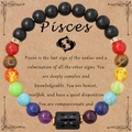 Vista dettagliata del bracciale di perle zodiaco Pesci su una carta vintage decorativa - Senza carta / Pesci