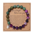 Detalle de pulsera de piedras de 8mm con corazón en tarjeta de papel kraft café - Ágata Morada Y Pino Africano