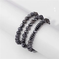 Dettaglio dei bracciali a tre strati in pietra naturale con perline di ematite su supporto - Stile Labradorite Grigio (FK1843-19CM)