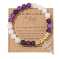 8mm weißes und lila Amethyst-Perlenarmband mit Diamantkreuz-Anhänger auf Geschenkkarte - Lila Weißes Perlenarmband (CC0440) / Violett und Weiß