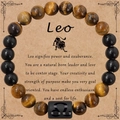 Bracelet en perles d'Oeil de Tigre et Onyx Noir avec perle rectangulaire gravée Signe Lion - Lion