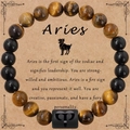 Bracelet en œil de tigre et onyx noir avec charme Bélier sur carte de présentation - Bélier