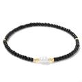 Bracelet bohème en perles noires avec perle baroque et accents dorés en or 18 carats - Noir