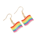 Détail des boucles d'oreilles pendantes vagues arc-en-ciel avec crochets dorés - Style de drapeau arc-en-ciel ondulé(CCR001)