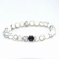 Pulsera minimalista de cuentas de turquesa blanca de 8mm con cuenta hexagonal negra - Turquesa Blanca