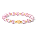 Detailansicht der weißen Porzellan-Perlenkette mit Blumenmuster und goldenem Herzanhänger - Goldenes Herz Rosa Floral Stil (CCA897)