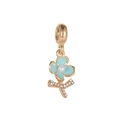 Exquisito dije de flor azul bañada en oro con perla y brillantes detalles de circón - Estilo Flor de Perla Artificial con Pétalos Azules (MDF687)