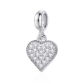 Colgante de corazón brillante con cristales pavé y acabado en plata sobre fondo blanco - Estilo de Forma de Corazón con Diamantes Plateados (MDF738)