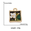 Pendentif artistique émaillé noir avec cadre doré orné d'une fleur blanche et feuille - Style Fleur Carrée Fond Noir (DGB1545)