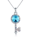 Elegante colgante de llave plateado con cristal azul cielo y diseño de corazón - Colgante de Corazón con Llave Azul Cielo (SW021) / SW021