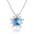 Elegante collar de flor plateado con cristal azul cielo y circonitas brillantes - Flor Azul (SW268)